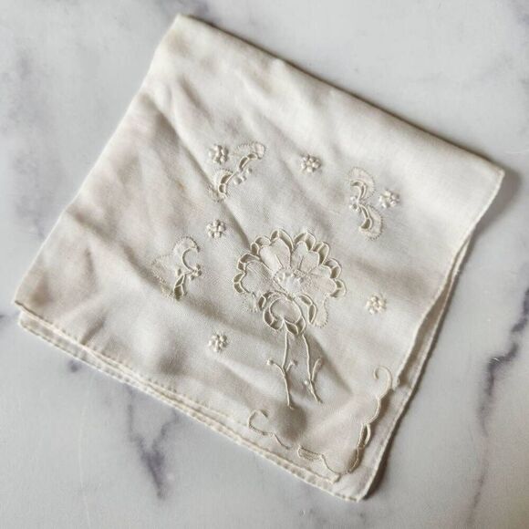 White cream floral vintage handkerchief cottagecore cotton - Picture 1 of 5